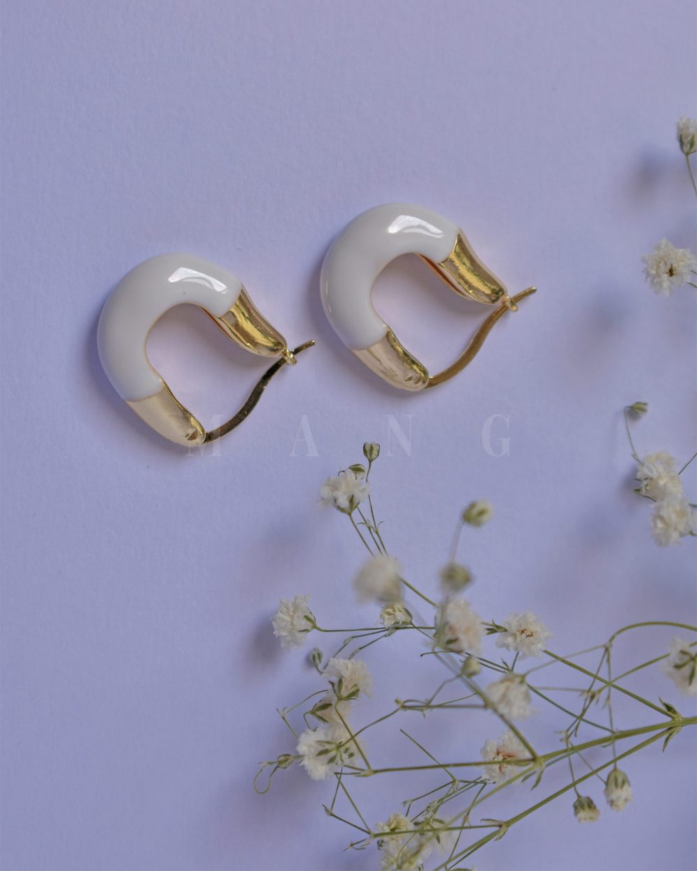 گوشواره میناکاری سفید