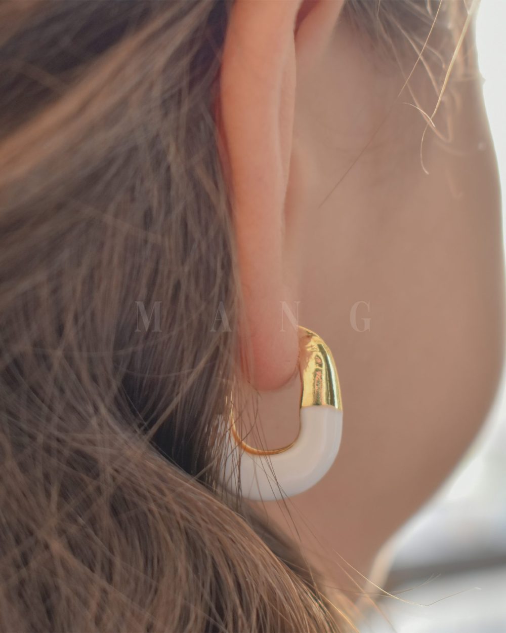 گوشواره میناکاری سفید