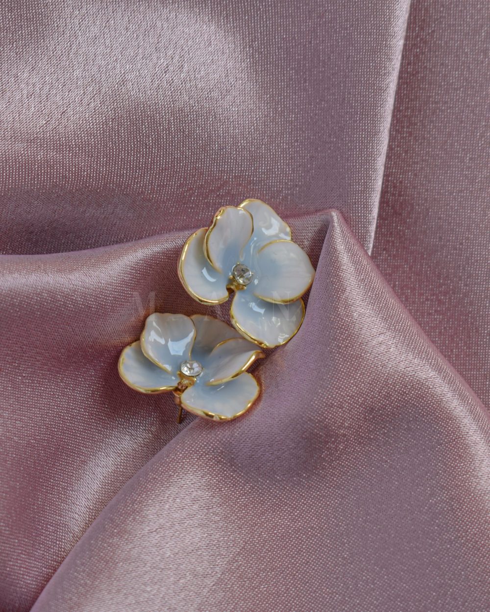 گوشواره میناکاری طرح گل آبی