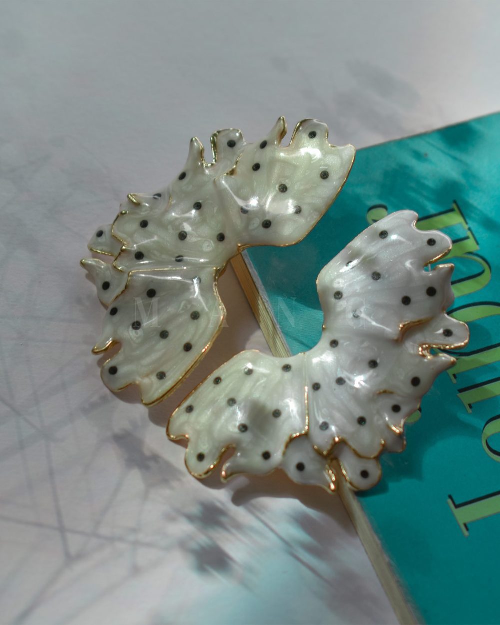 گوشواره میناکاری خال مشکی