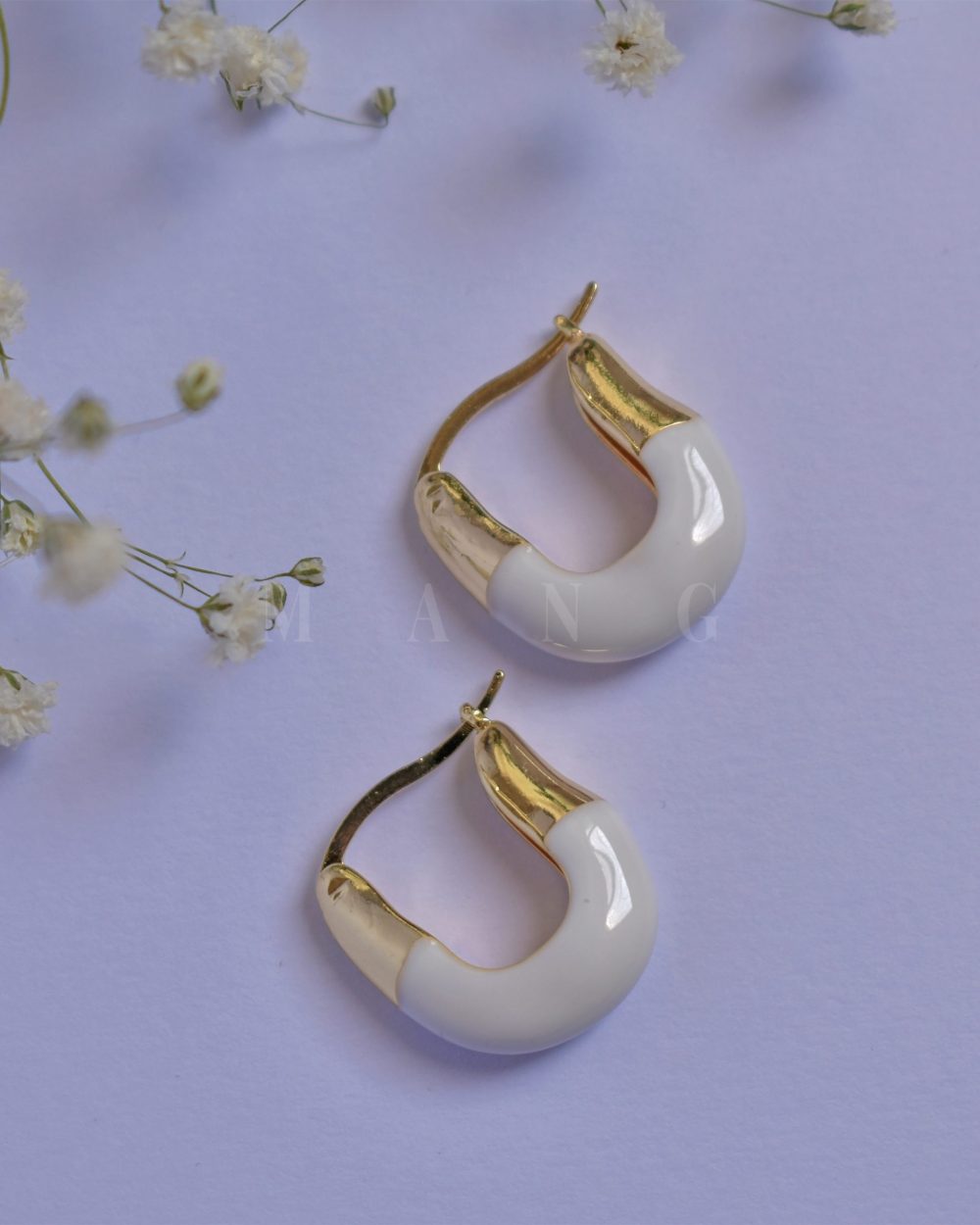 گوشواره میناکاری سفید