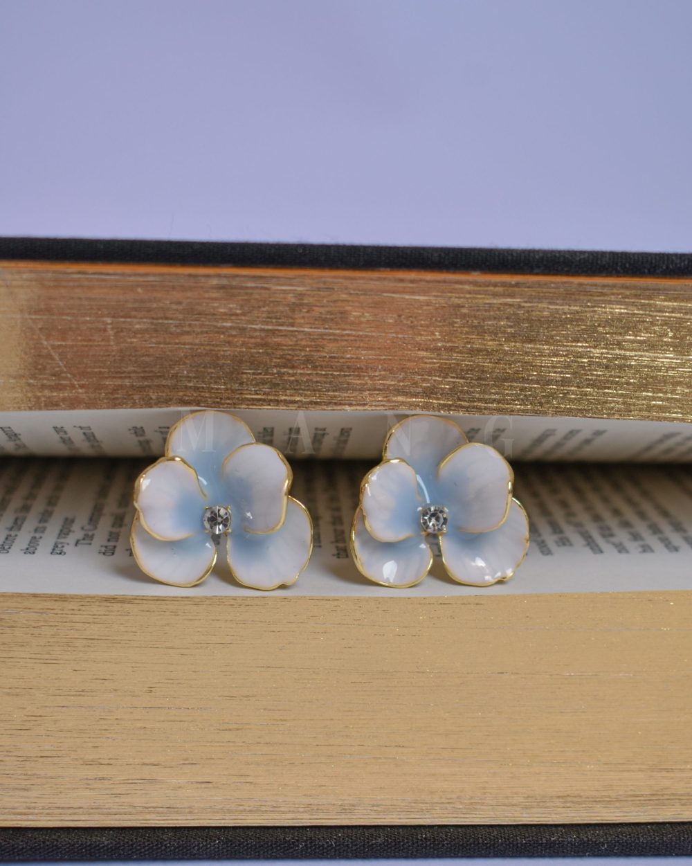 گوشواره میناکاری طرح گل آبی