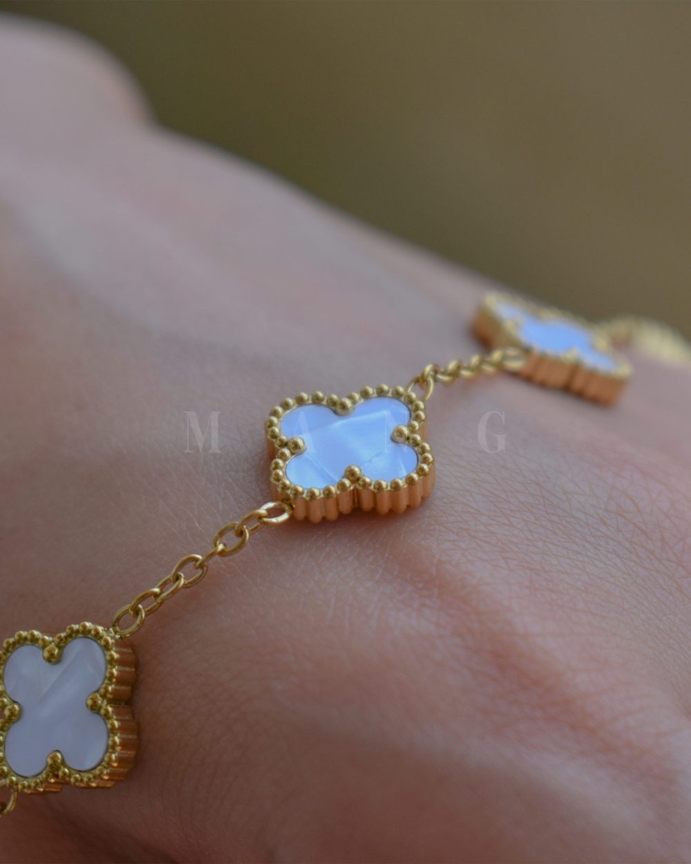 دستبند طرح ونکلیف سفید