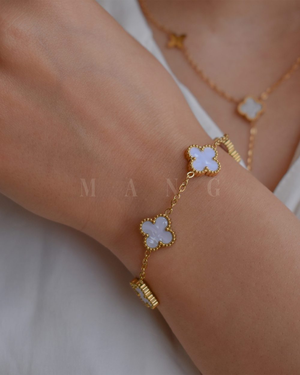 دستبند طرح ونکلیف سفید