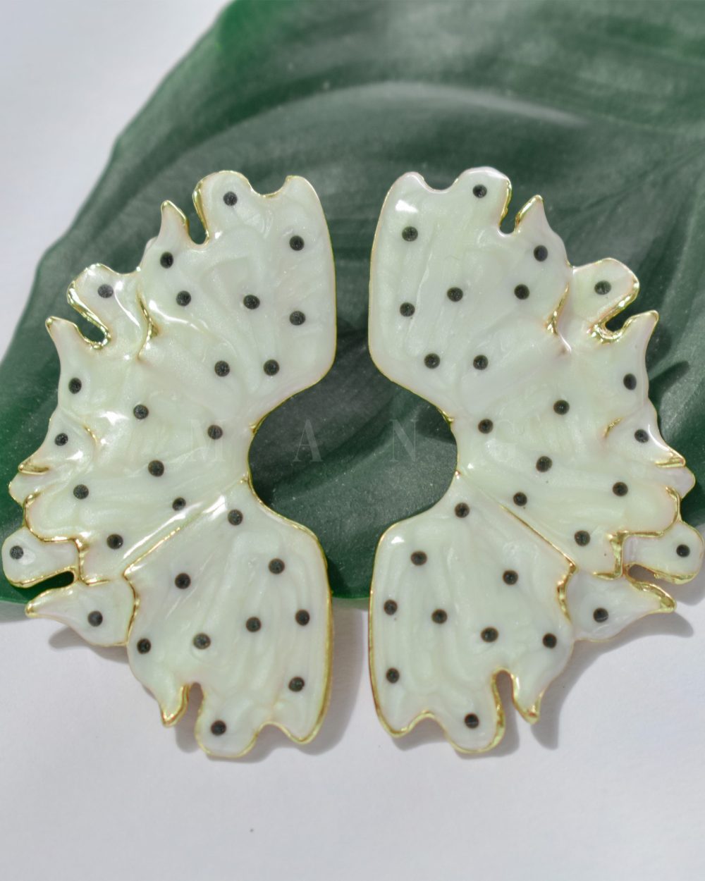 گوشواره میناکاری خال مشکی