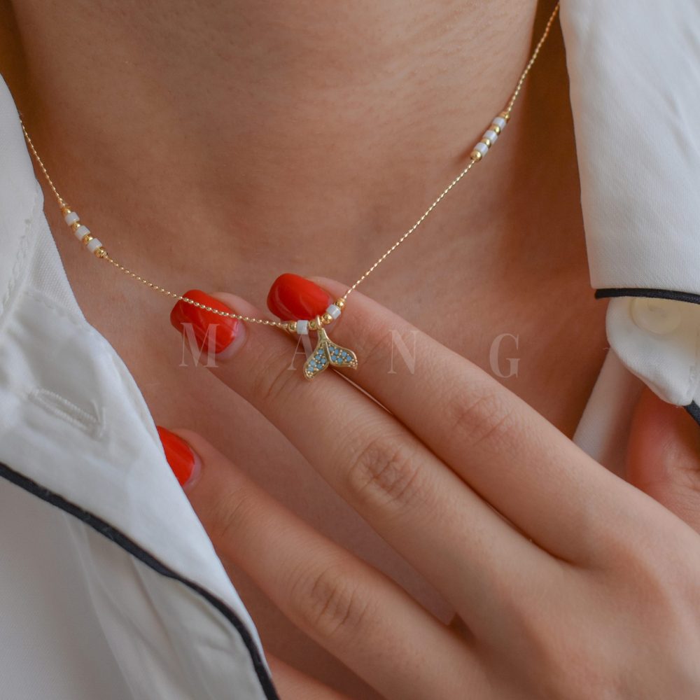 گردنبند طرح دم وال