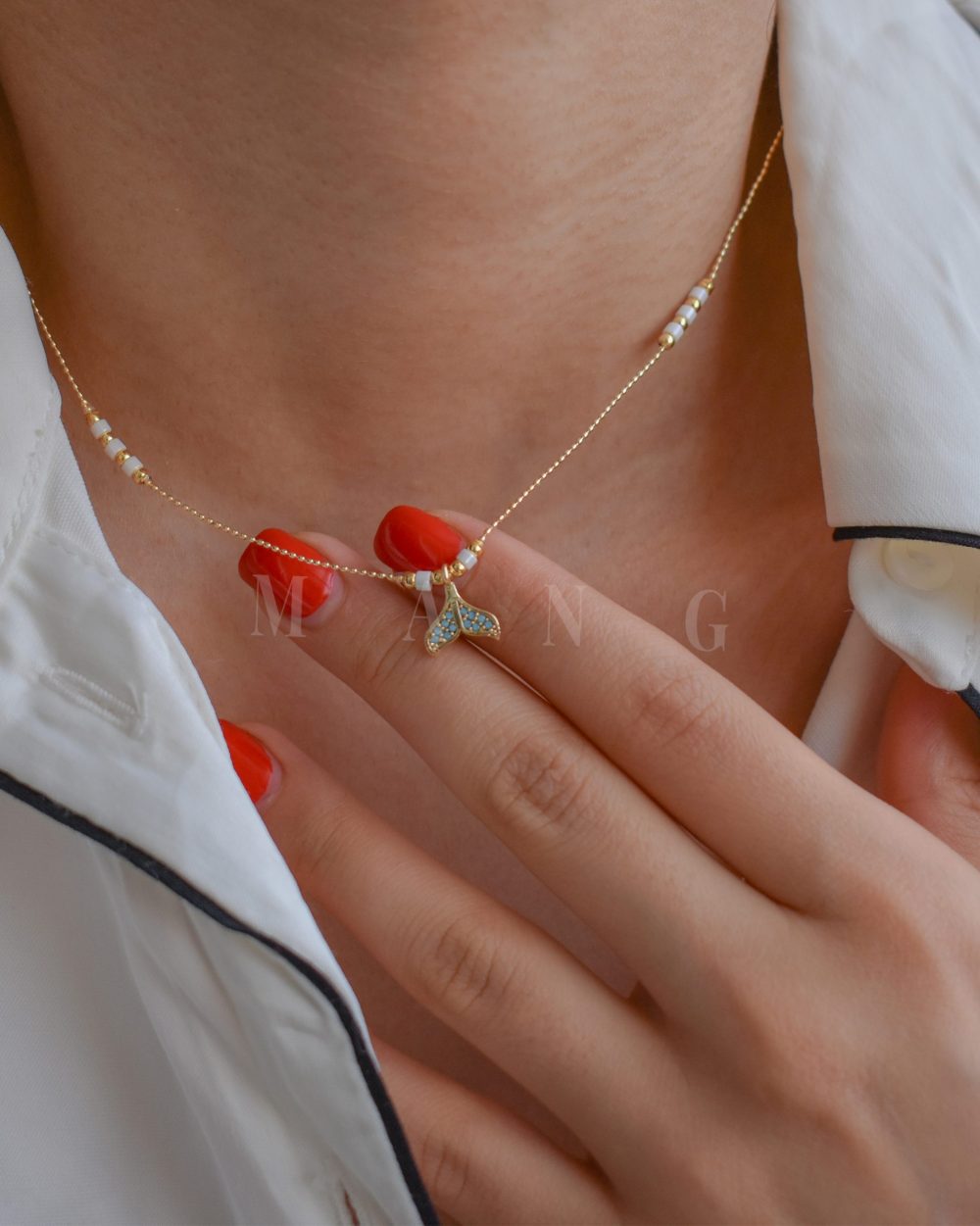 گردنبند طرح دم وال