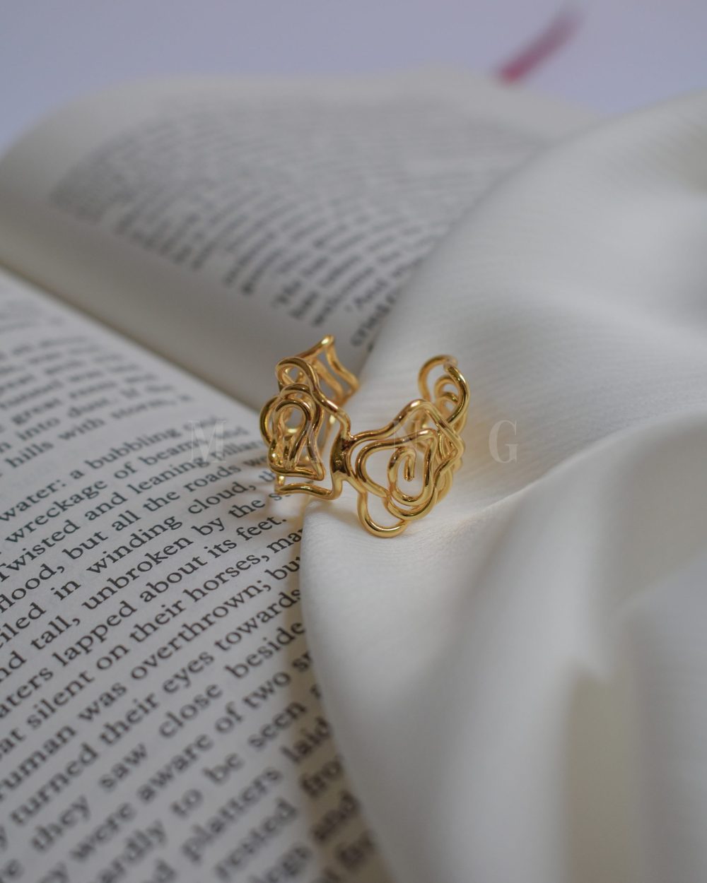 انگشتر گل فنری