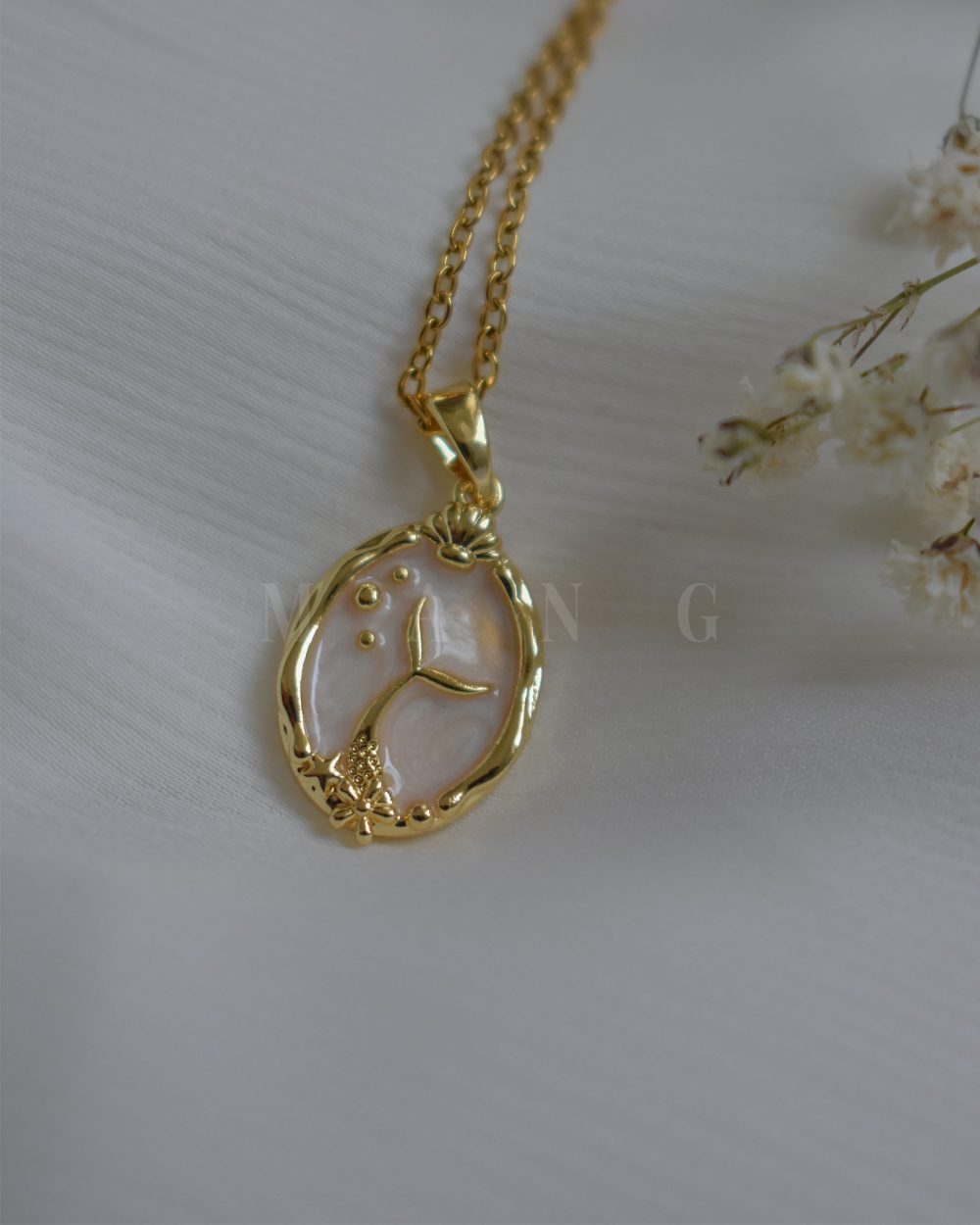 گردنبند وال طلایی