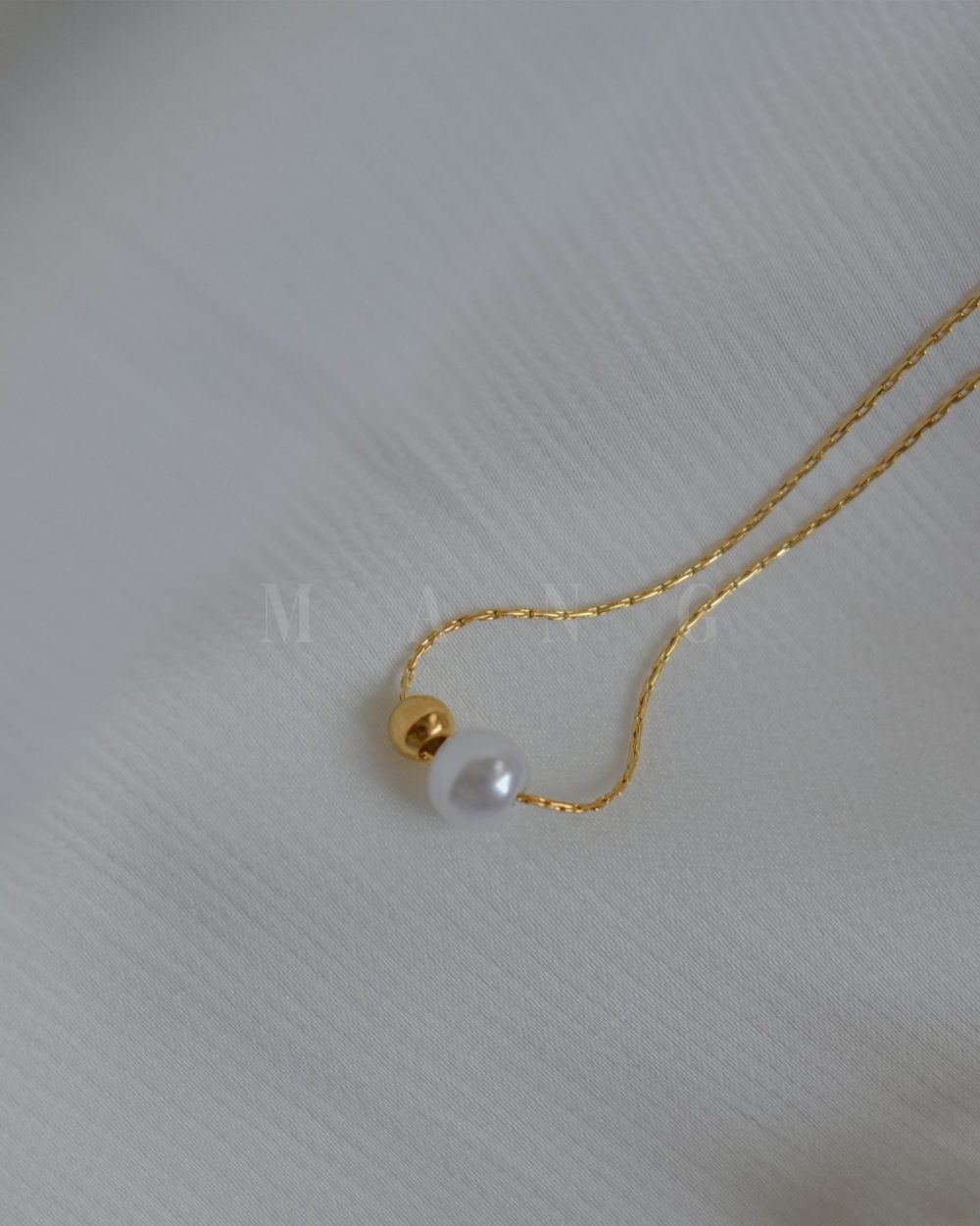 گردنبند طرح گوی و مروارید