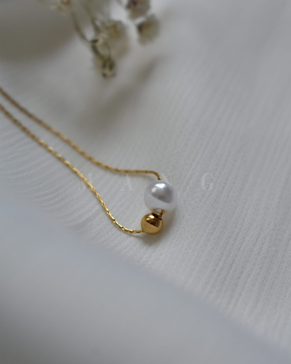 گردنبند طرح گوی و مروارید