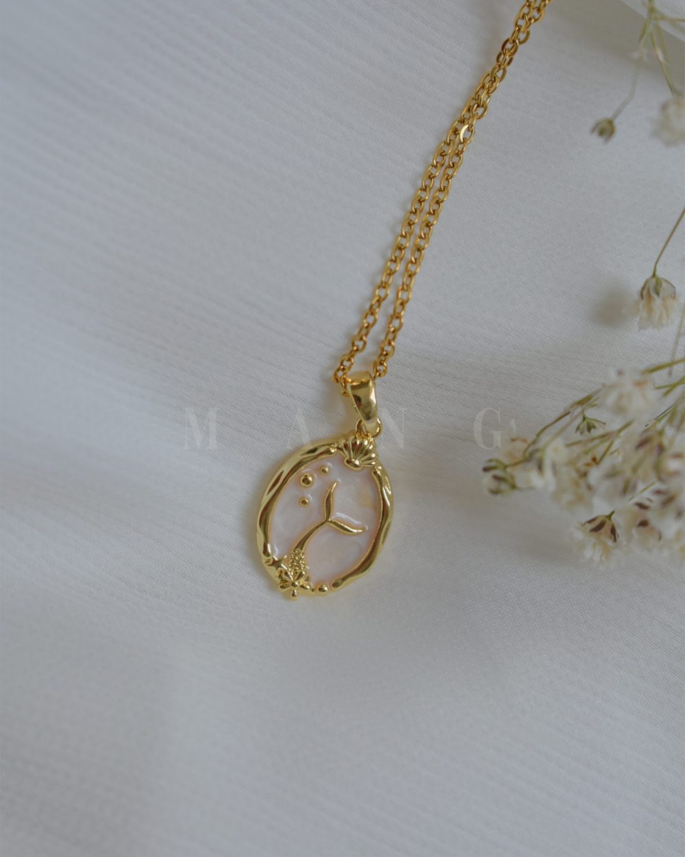 گردنبند وال طلایی