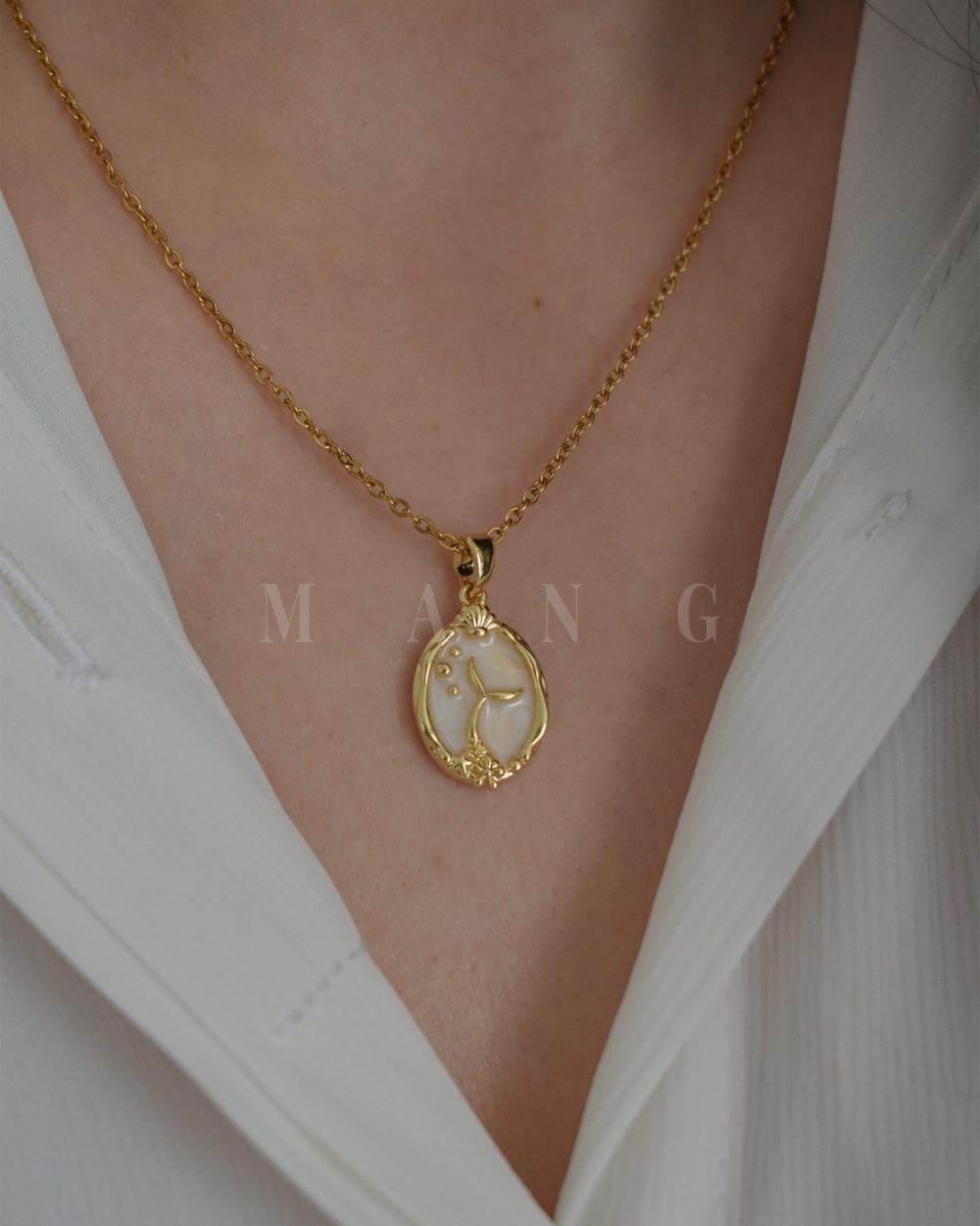 گردنبند وال طلایی