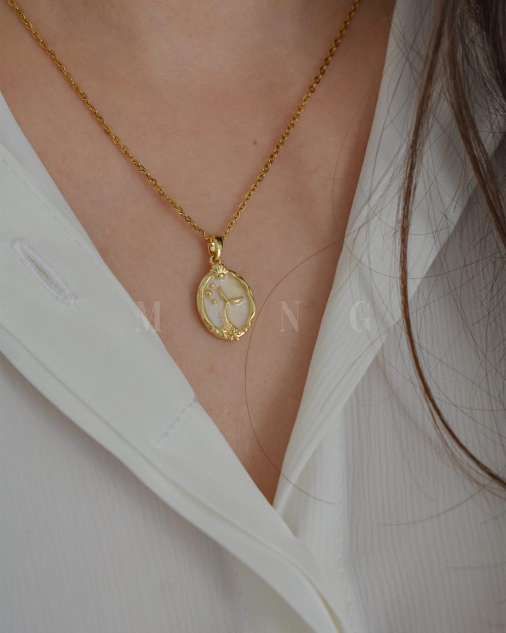 گردنبند وال طلایی