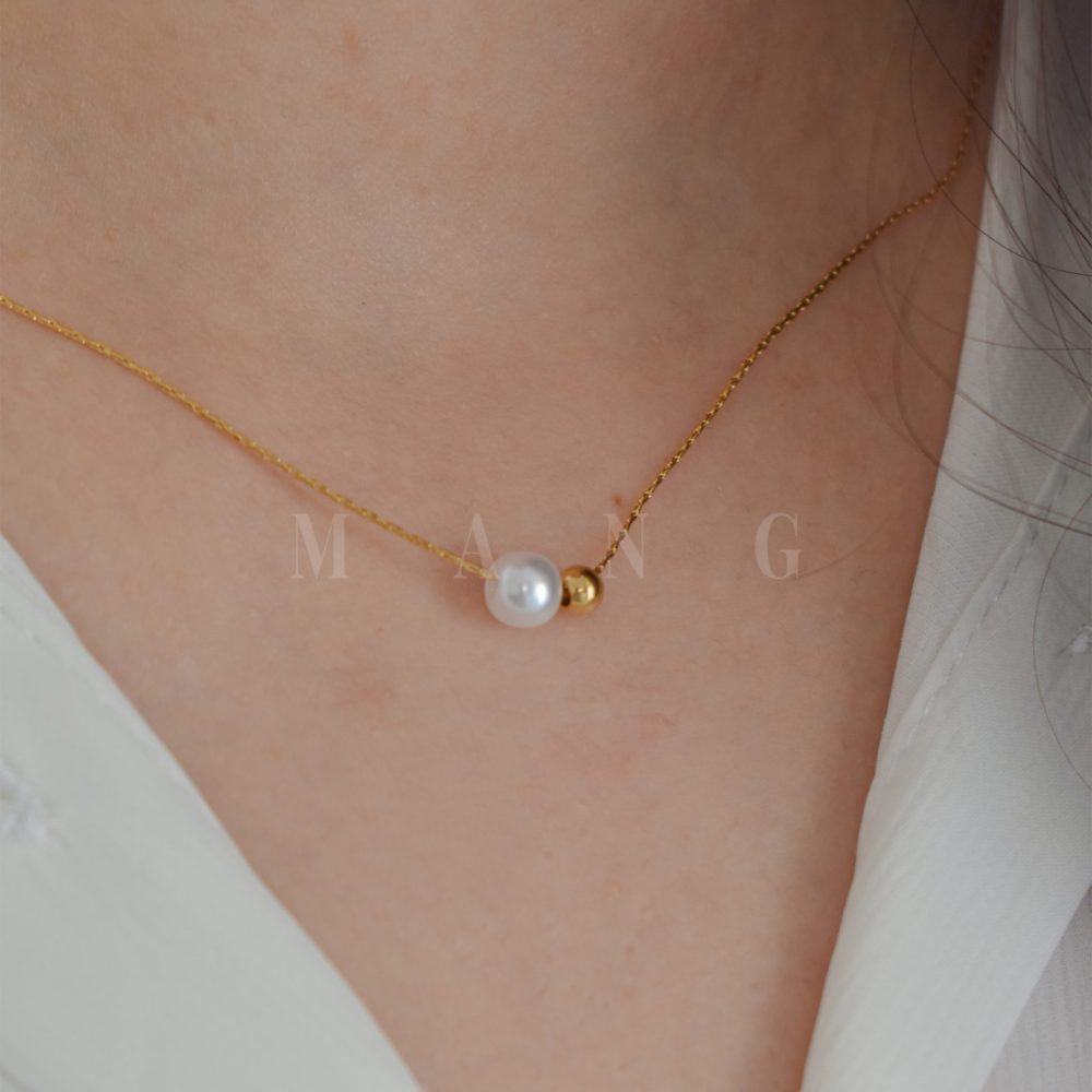 گردنبند طرح گوی و مروارید