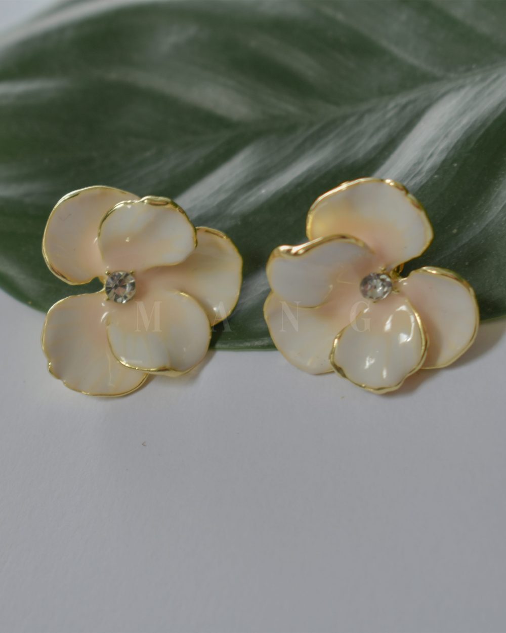 گوشواره طرح گل گلبهی