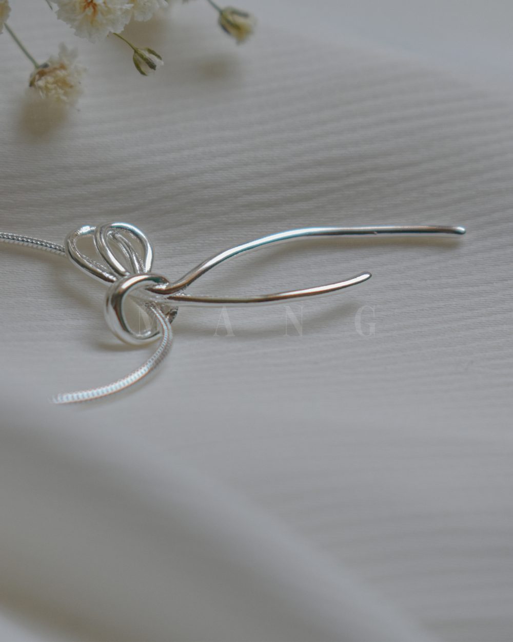 گردنبند طرح پاپیون