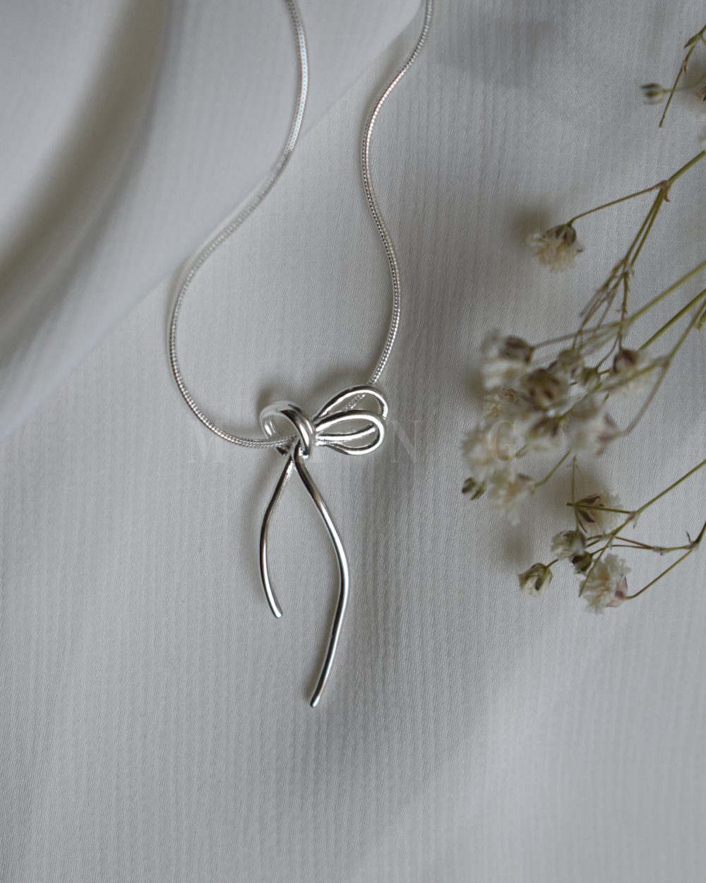 گردنبند طرح پاپیون