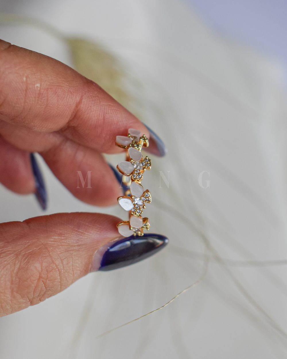 انگشتر پروانه صدفی – ساخته‌شده از صدف طبیعی و آبکاری رادیوم درجه یک