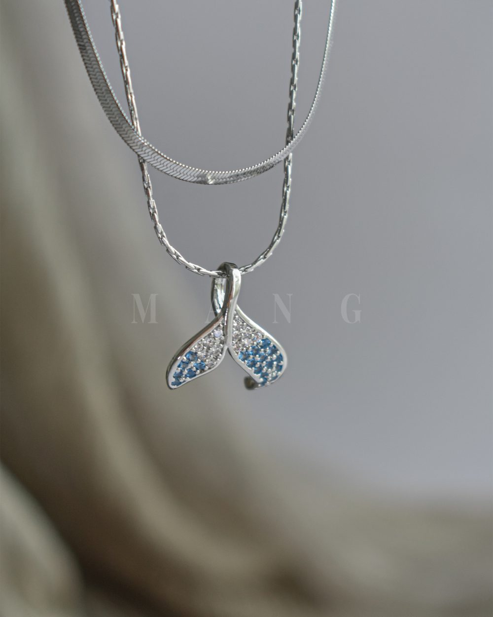 گردنبند طرح وال فیروزه‌ای