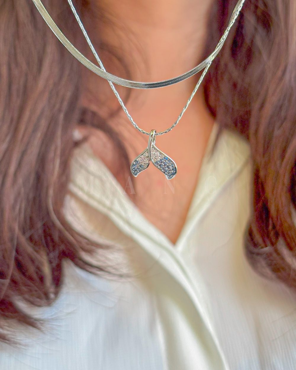 گردنبند طرح وال فیروزه‌ای