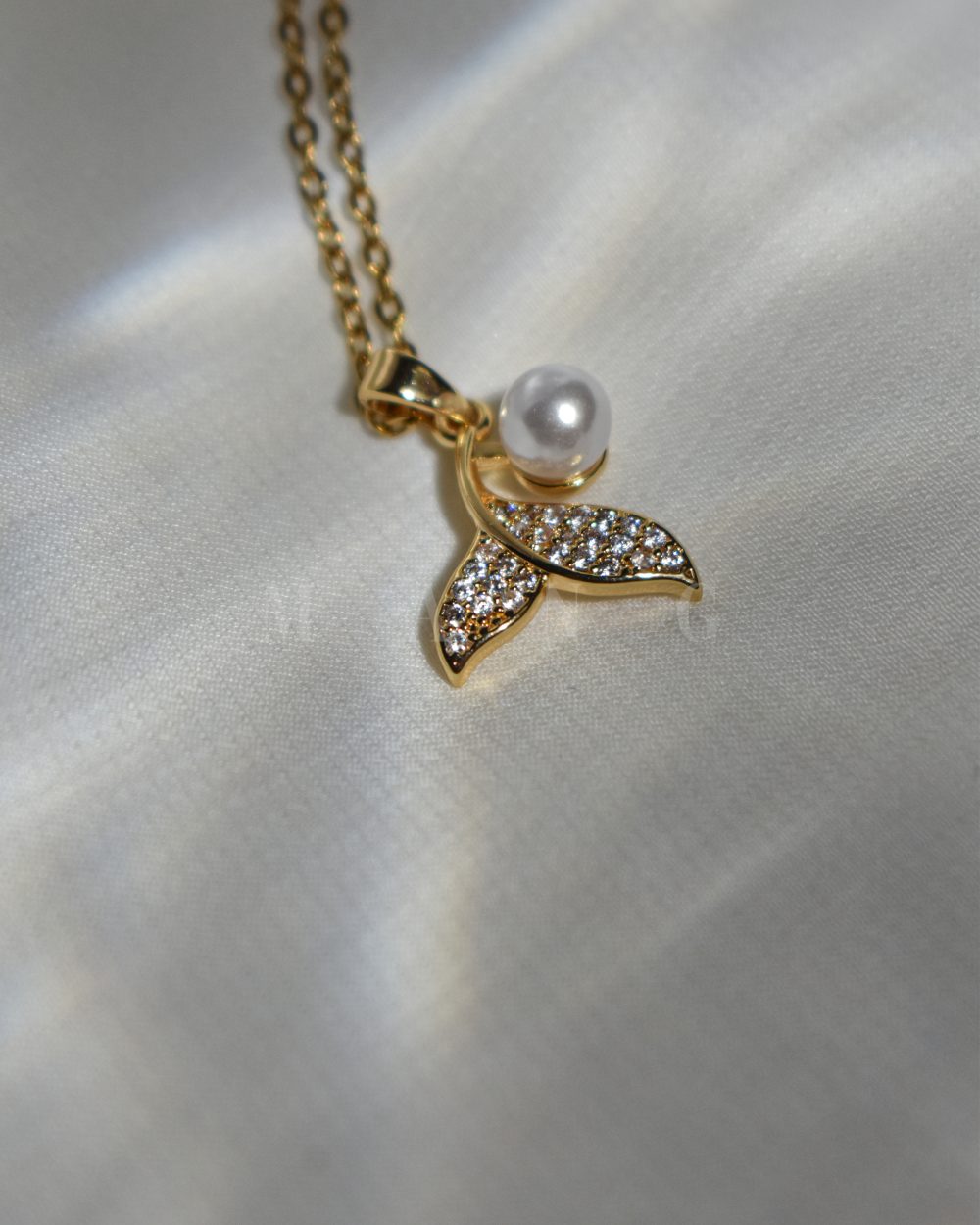 گردنبند وال و مروارید – استیل ضد حساسیت و رنگ ثابت