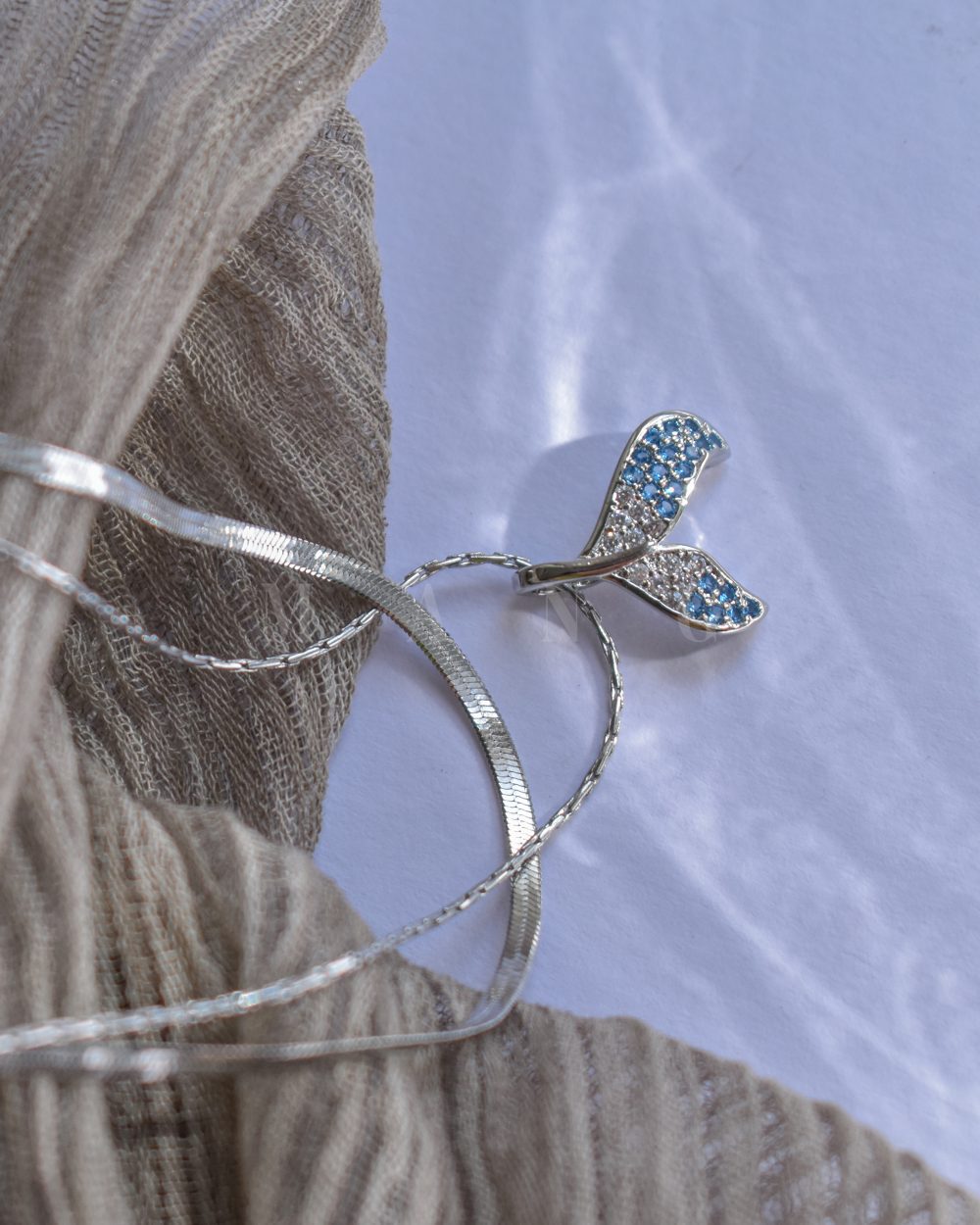 گردنبند طرح وال فیروزه‌ای