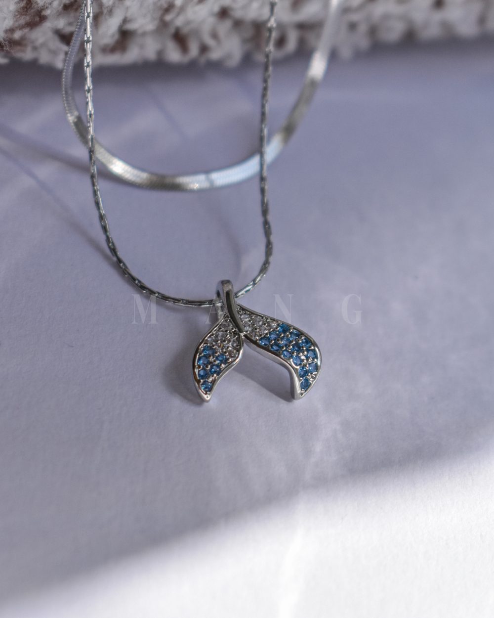 گردنبند طرح وال فیروزه‌ای