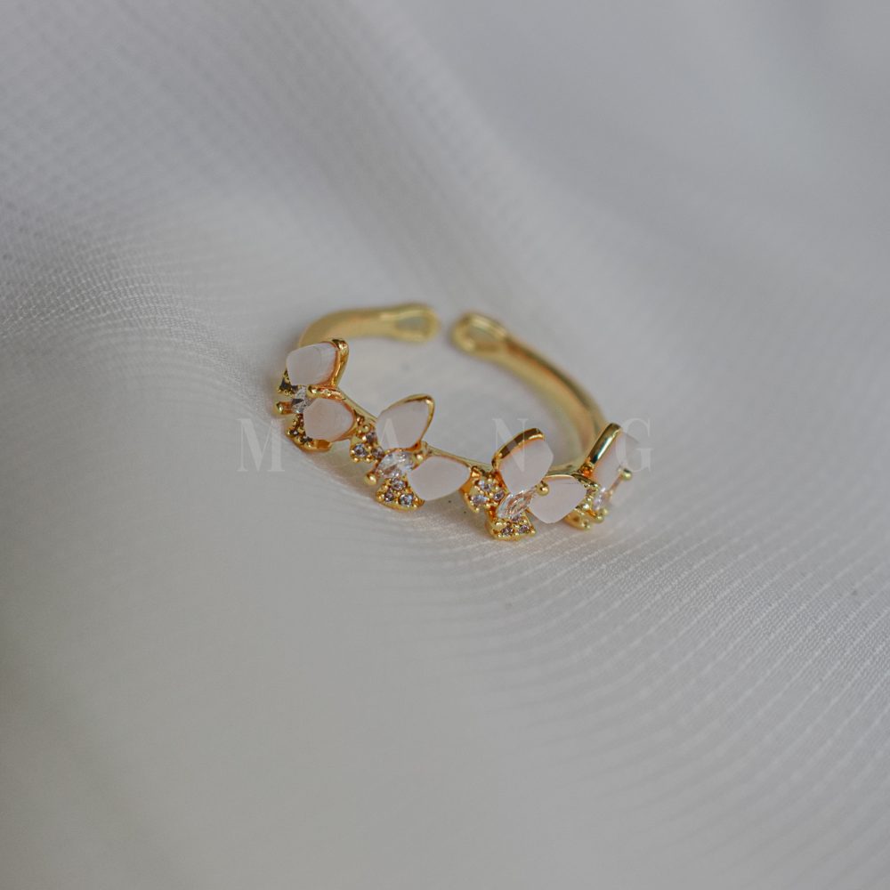 انگشتر پروانه صدفی – ساخته‌شده از صدف طبیعی و آبکاری رادیوم درجه یک