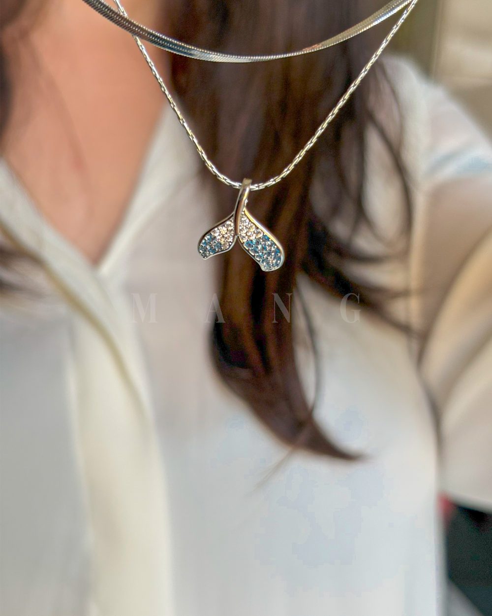 گردنبند طرح وال فیروزه‌ای