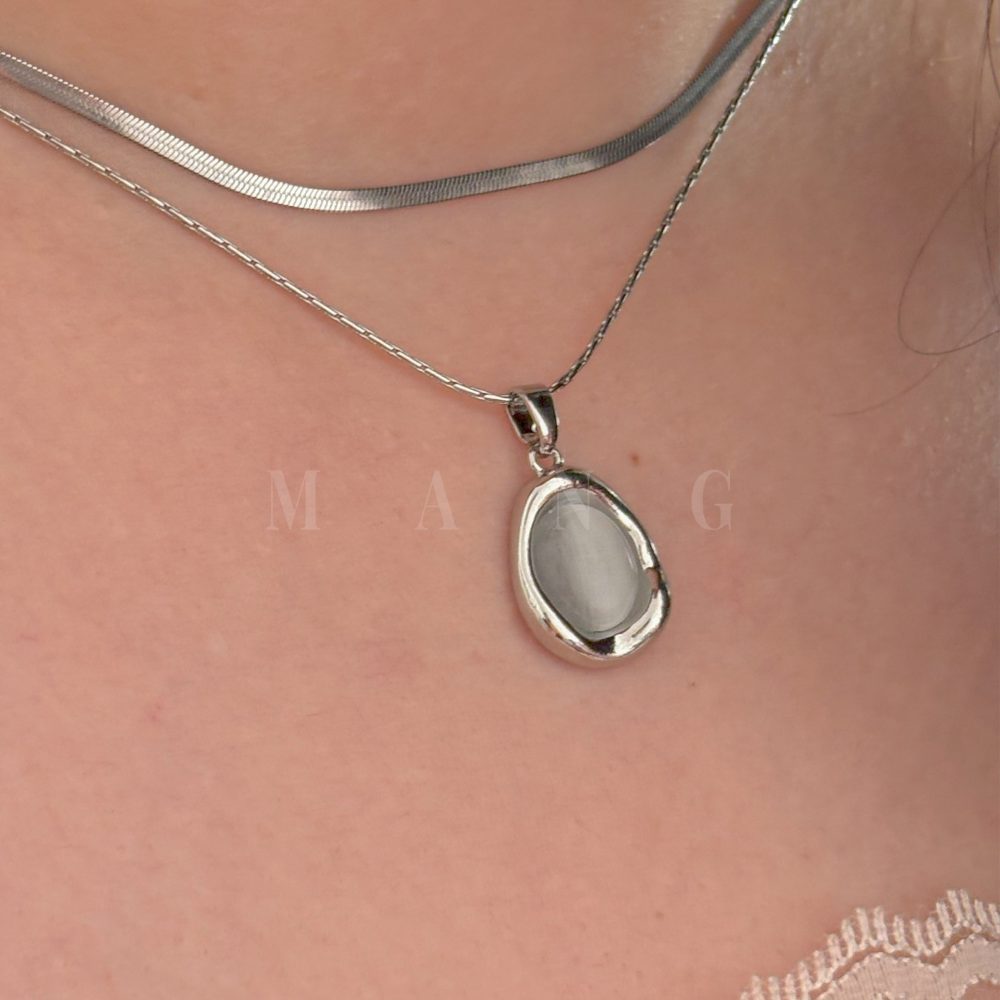 گردنبند ماه خاکستری – استیل ضدحساسیت، رنگ ثابت