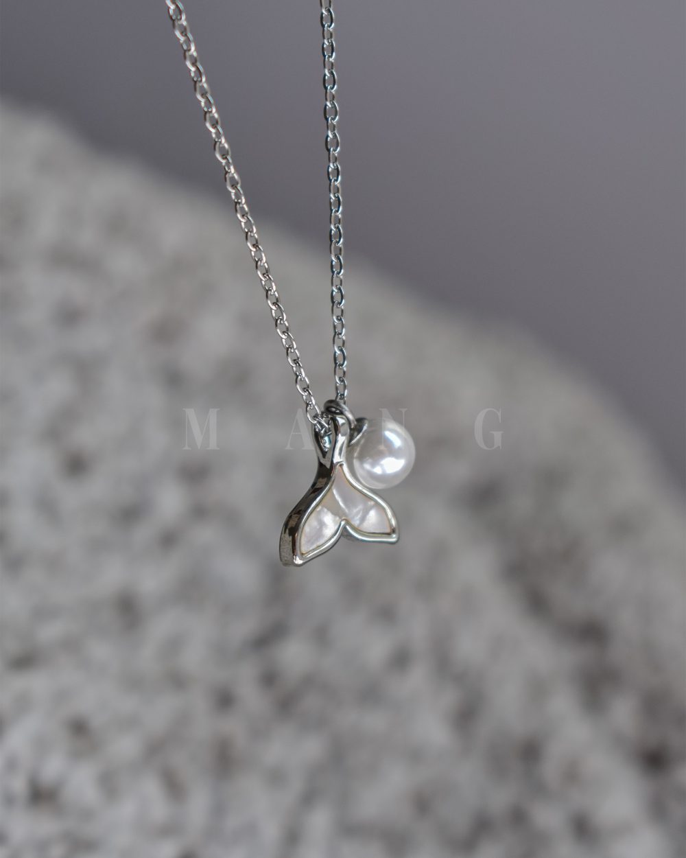 گردنبند مروارید و وال – استیل با دوام و ضدحساسیت