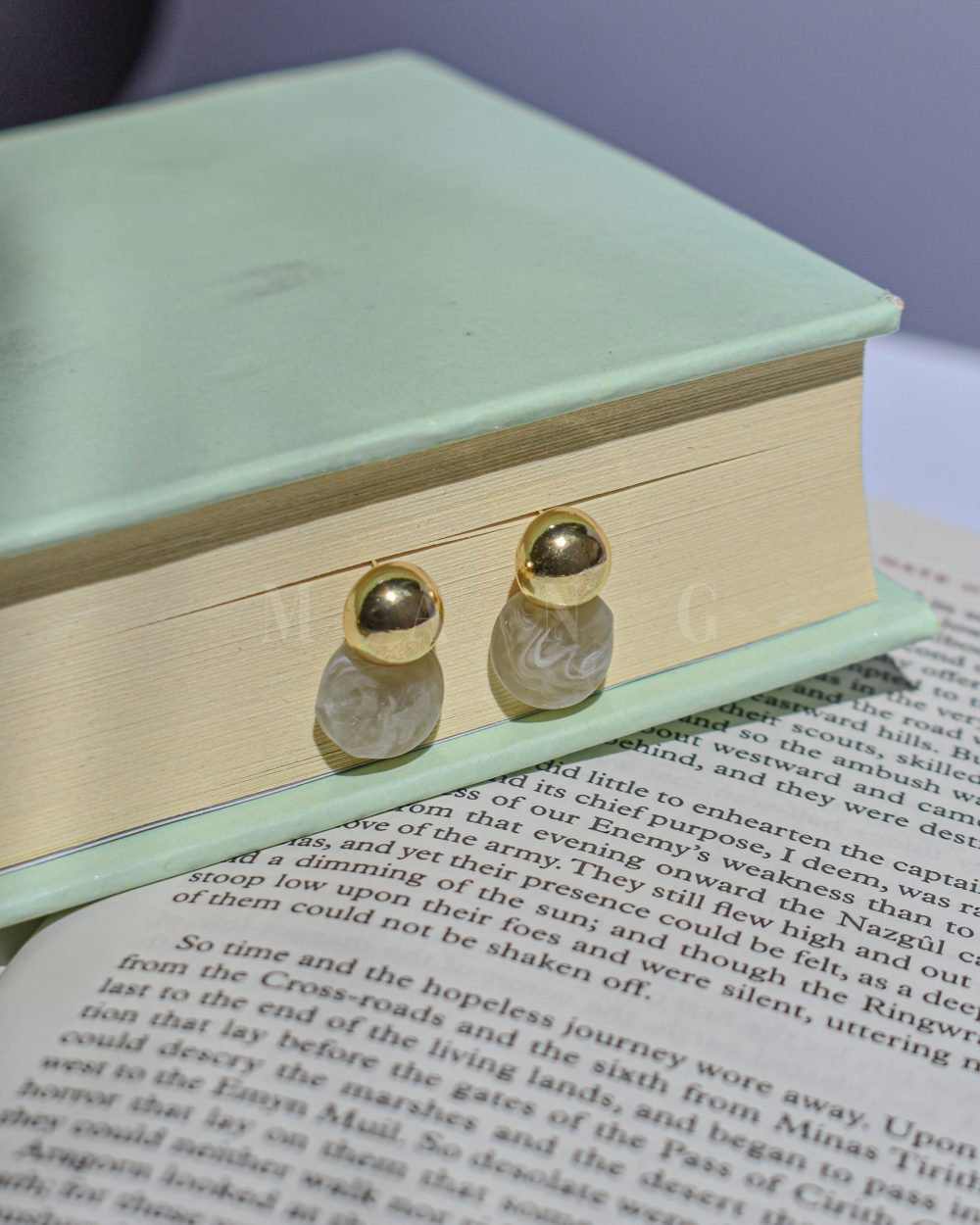 گوشواره یشمی – نمادی از طبیعت و تعادل در استایل شما