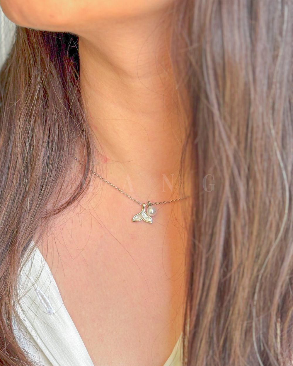 گردنبند مروارید و وال – استیل با دوام و ضدحساسیت