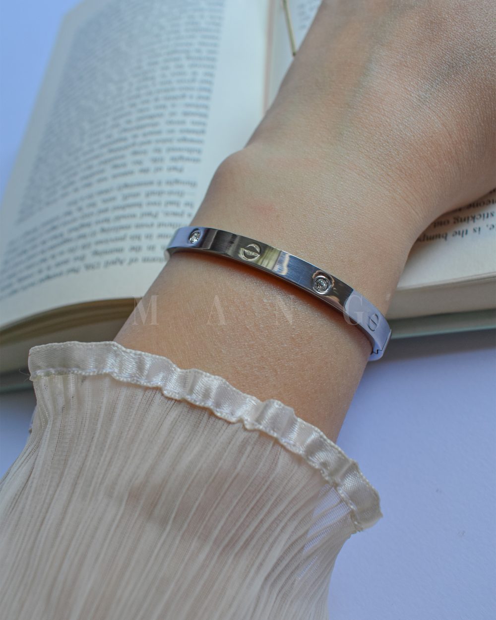 دستبند کارتیه نگین‌دار – استیل باکیفیت و ضدحساسیت