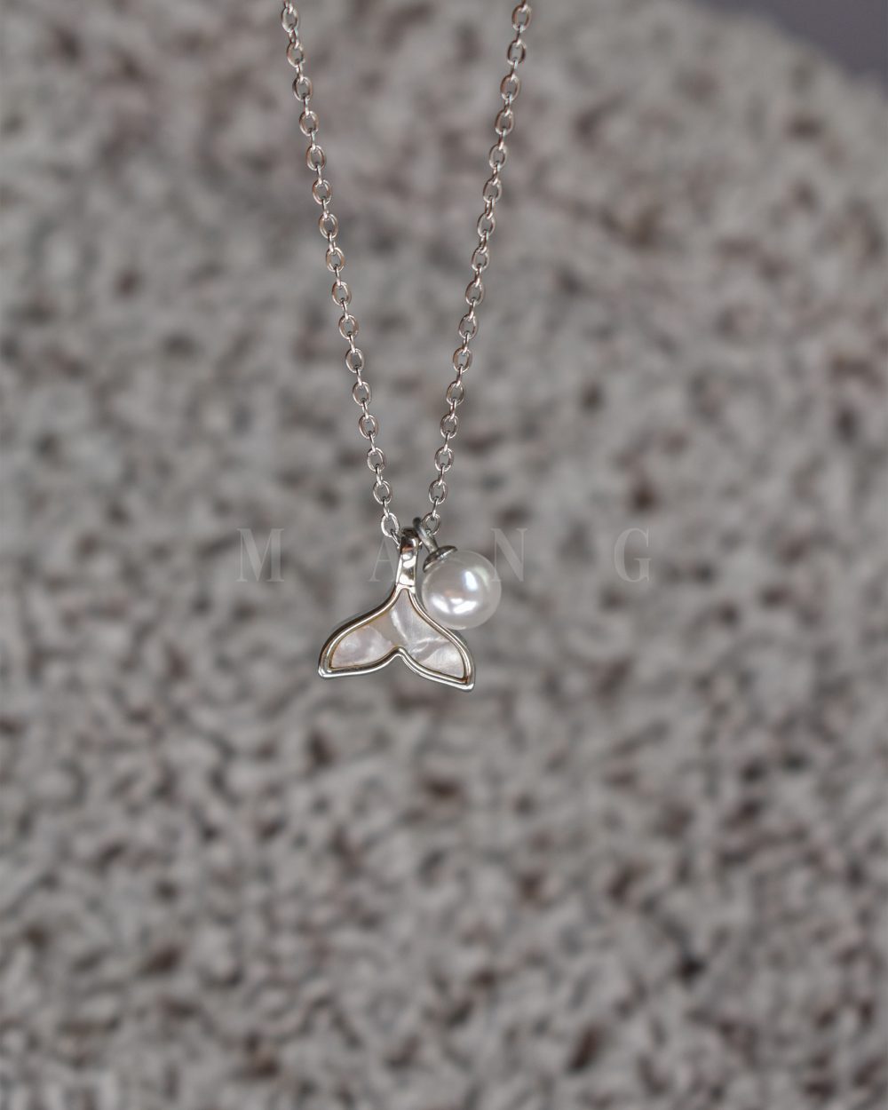 گردنبند مروارید و وال – استیل با دوام و ضدحساسیت