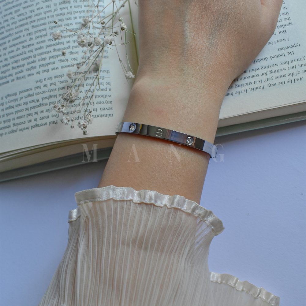 دستبند کارتیه نگین‌دار – استیل باکیفیت و ضدحساسیت