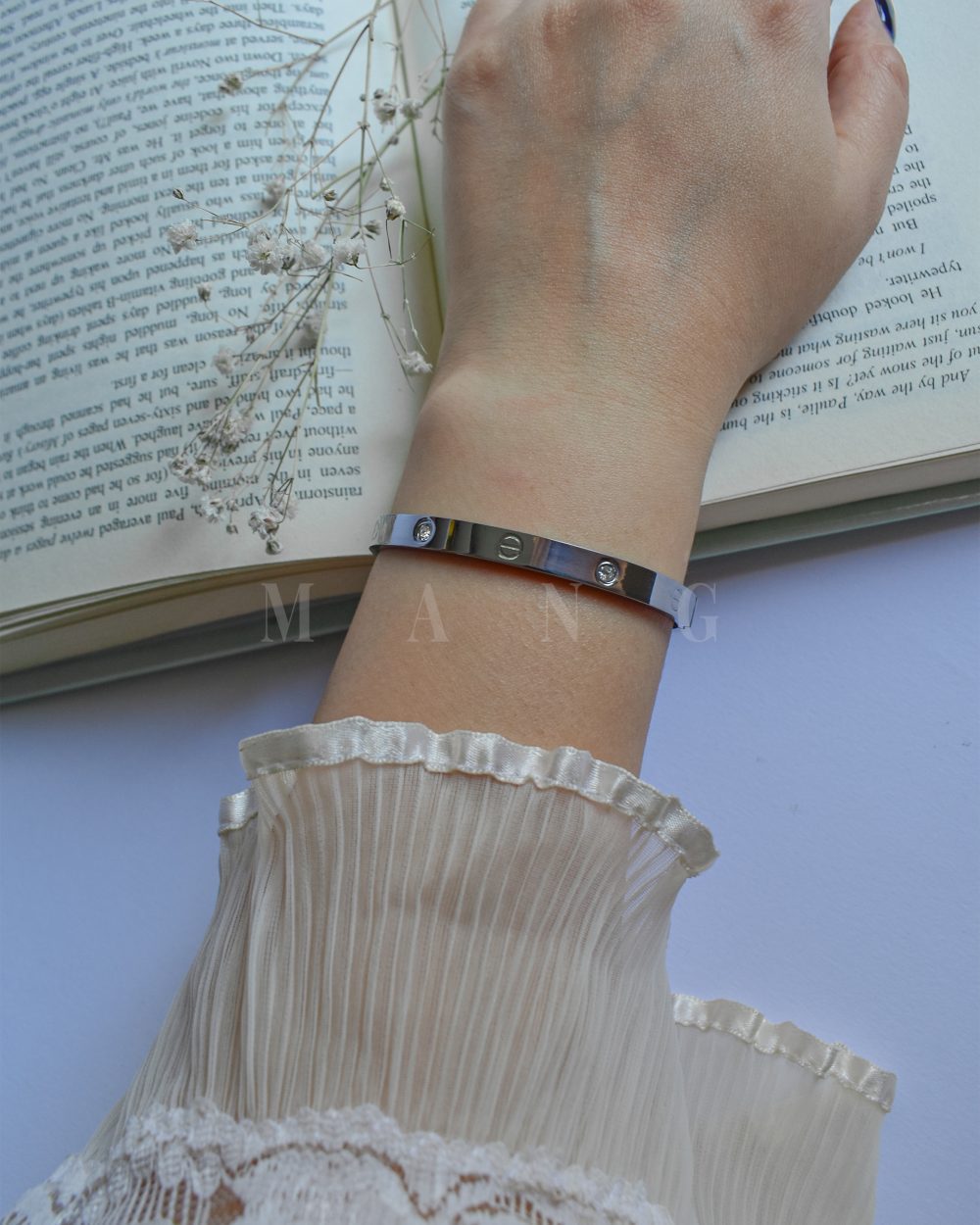 دستبند کارتیه نگین‌دار – استیل باکیفیت و ضدحساسیت