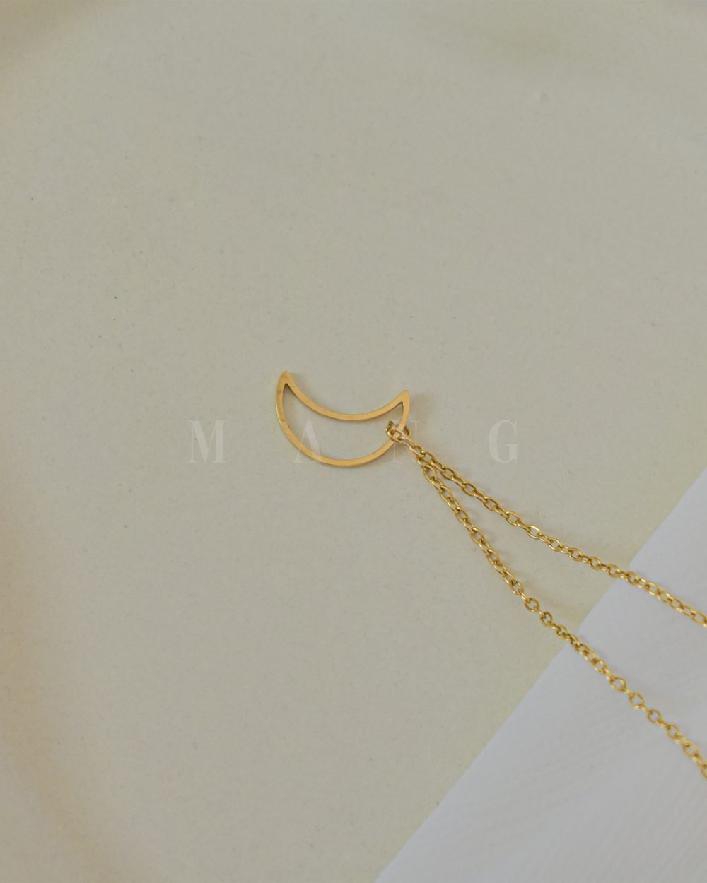 گردنبند طرح ماه