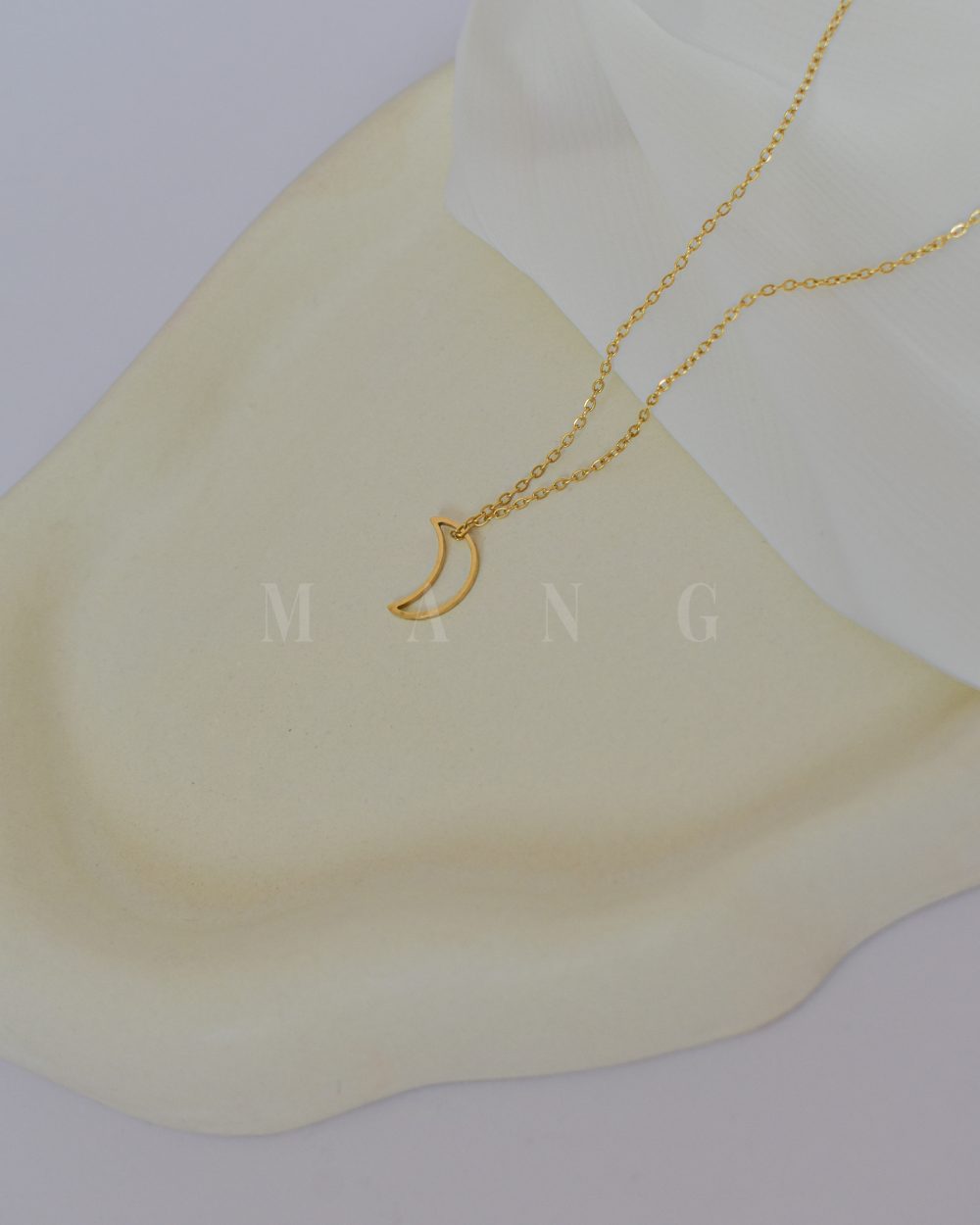 گردنبند طرح ماه