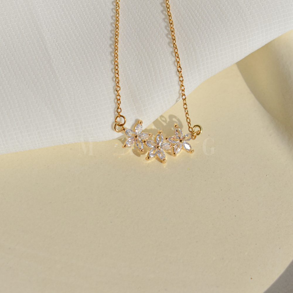 گردنبند شکوفه کریستالی