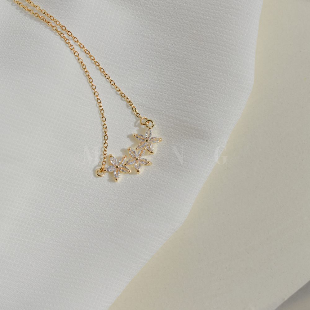 گردنبند شکوفه کریستالی