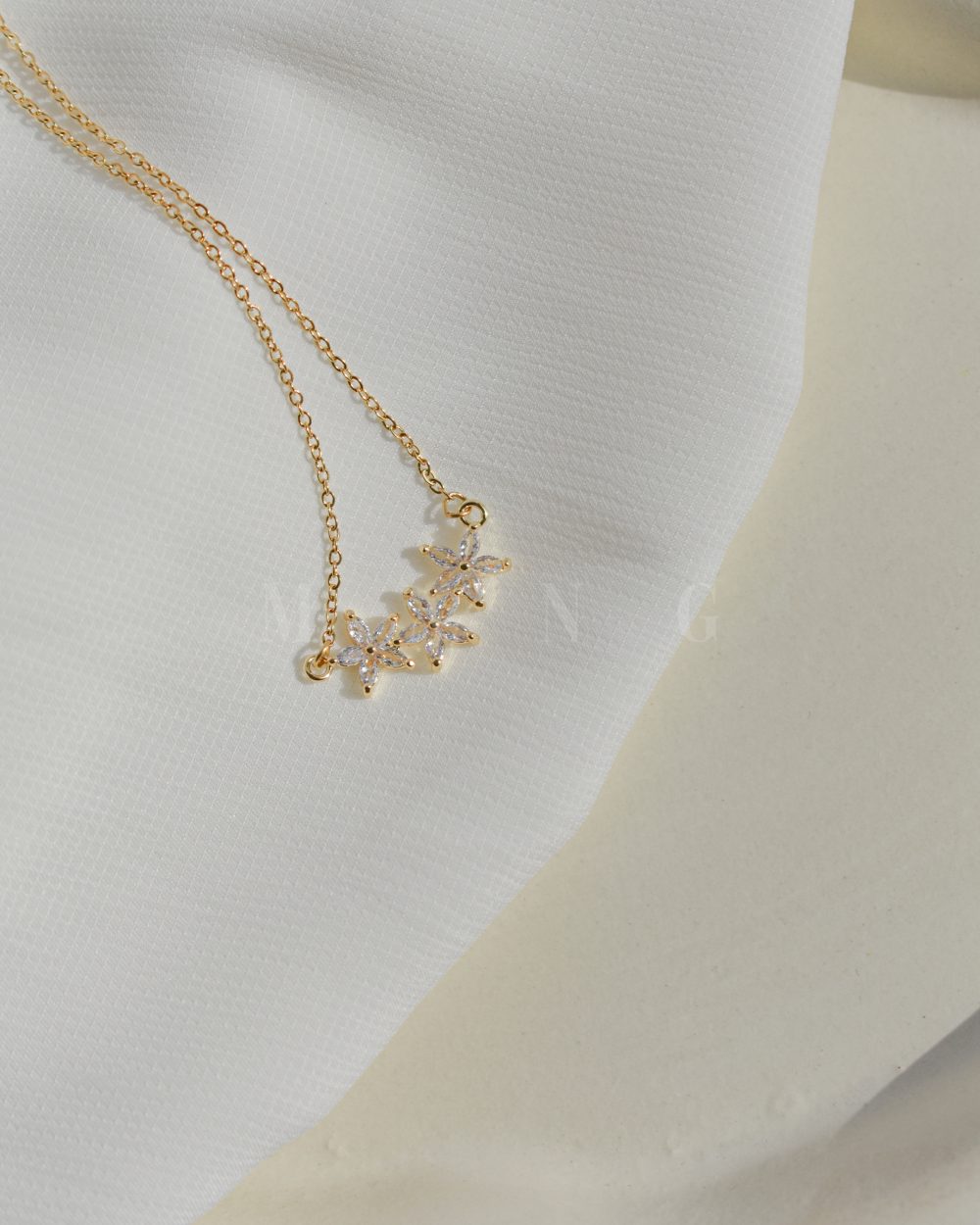 گردنبند شکوفه کریستالی