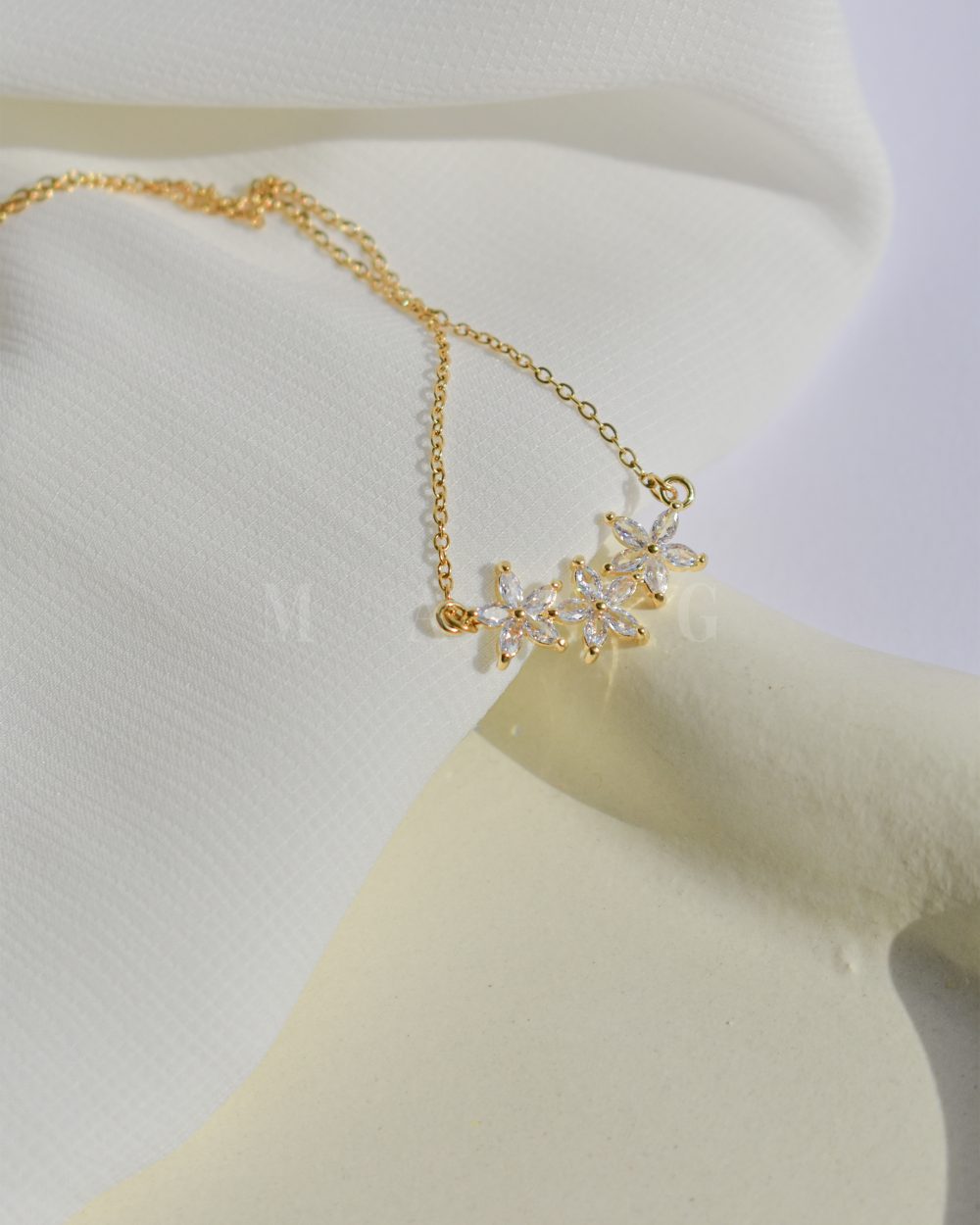 گردنبند شکوفه کریستالی