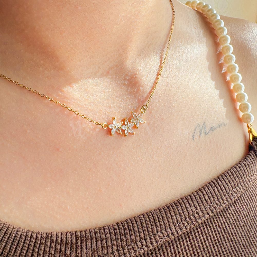 گردنبند شکوفه کریستالی