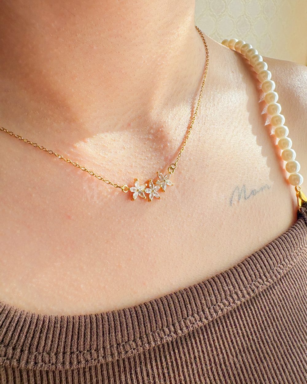 گردنبند شکوفه کریستالی